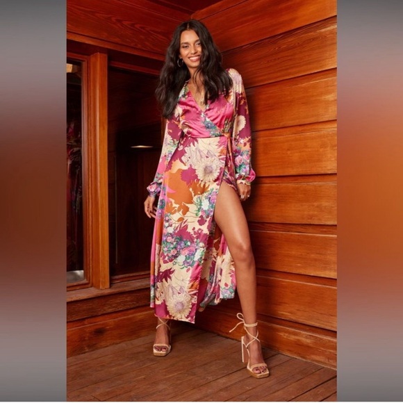 Lulus “put on a smile “ Floral Wrap Dress size XL - Picture 8 of 10